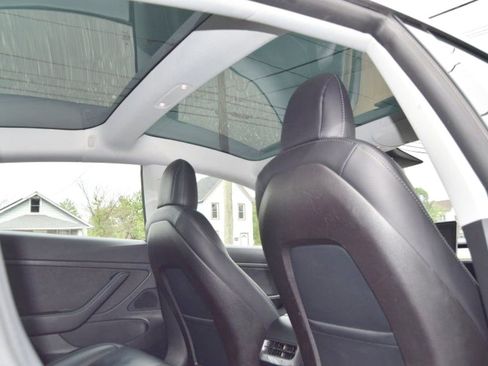 Used 2020 Tesla Model 3 Standard Range RWD image 33