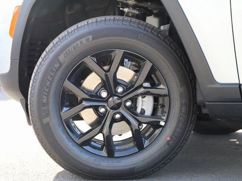 New 2025 Jeep Grand Cherokee Altitude AWD/4WD image 2