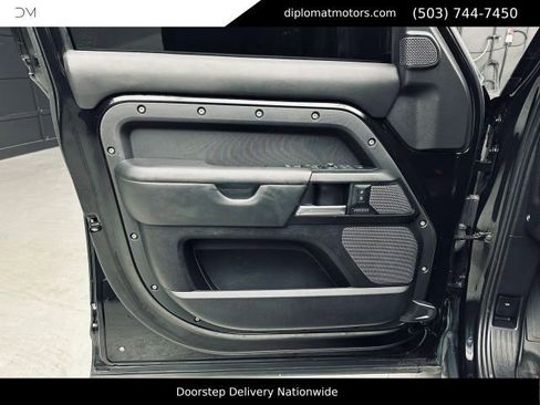 Used 2022 Land Rover Defender 110 V8 AWD/4WD image 25