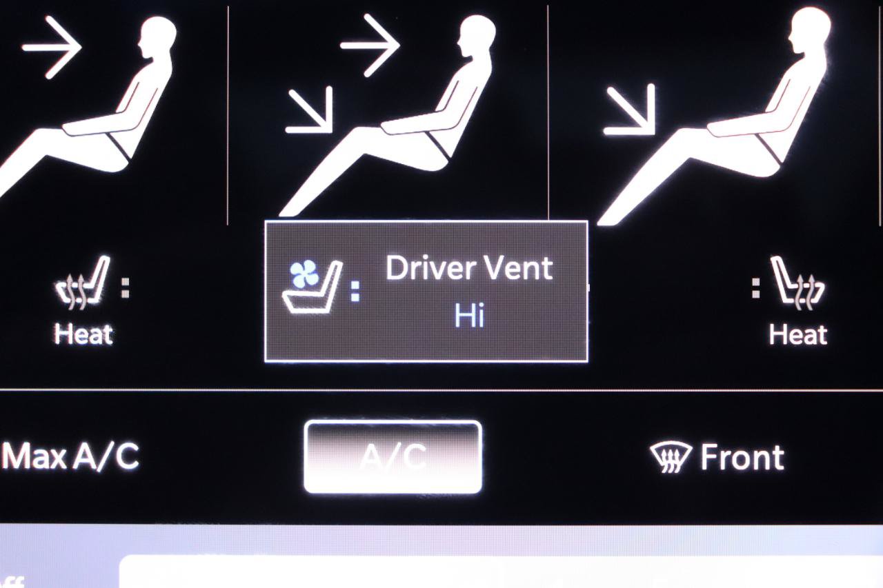 Used 2025 Chrysler Pacifica Limited FWD image 41