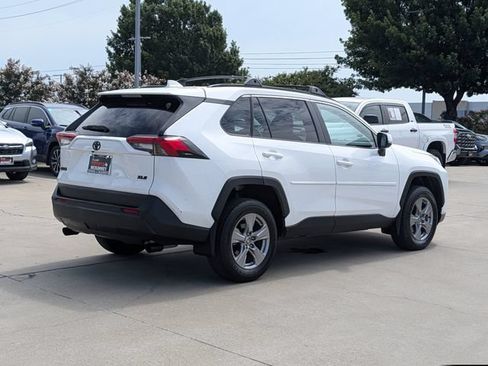 Used 2025 Toyota RAV4 XLE w/ Convenience Package FWD image 6