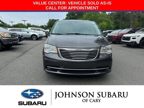 Used 2015 Chrysler Town & Country Limited Platinum FWD image 3