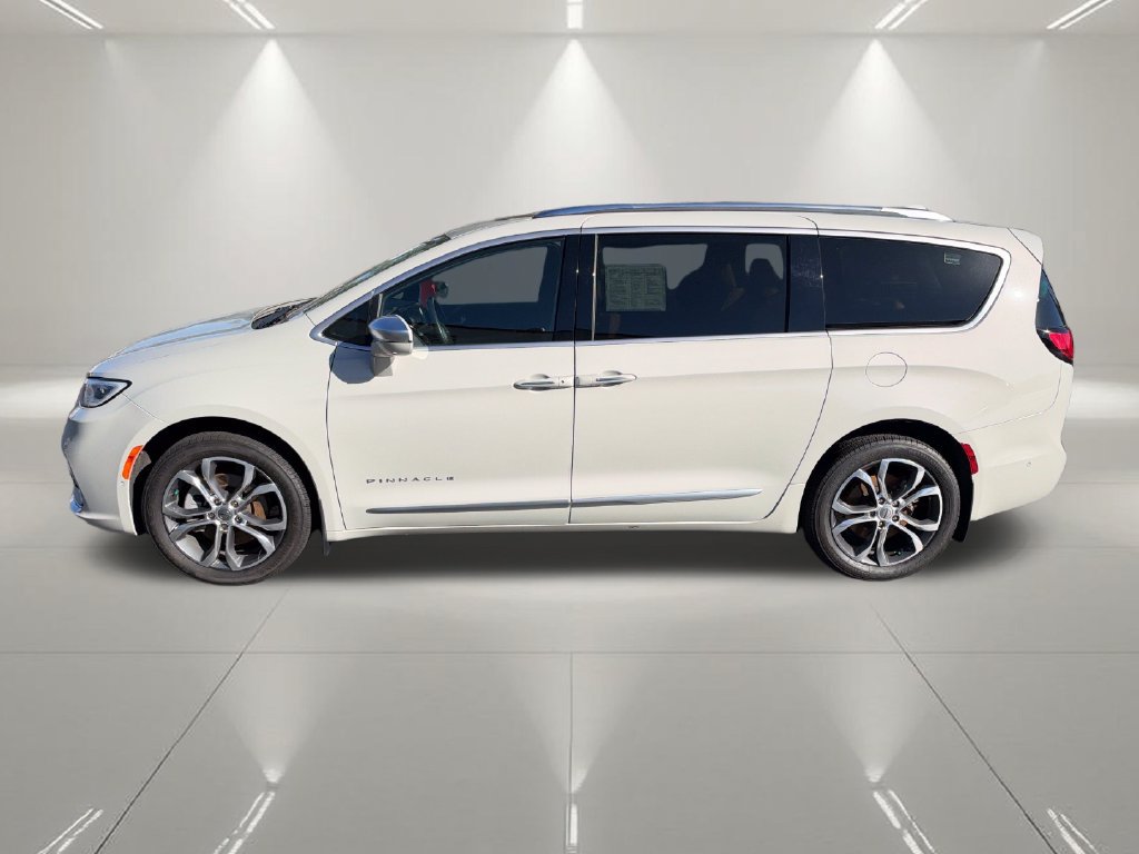 Used 2021 Chrysler Pacifica Pinnacle AWD/4WD image 3