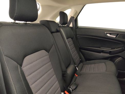 Used 2020 Ford Edge SE FWD image 19