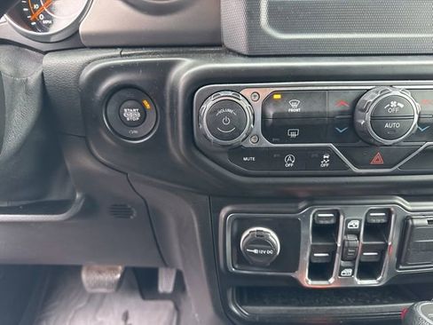 Used 2021 Jeep Gladiator Willys image 26