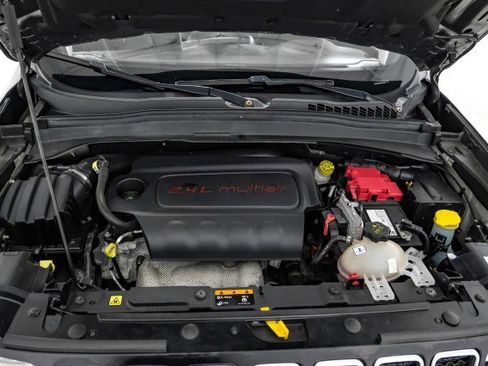 Used 2019 Jeep Renegade Latitude w/ Popular Equipment Group image 45