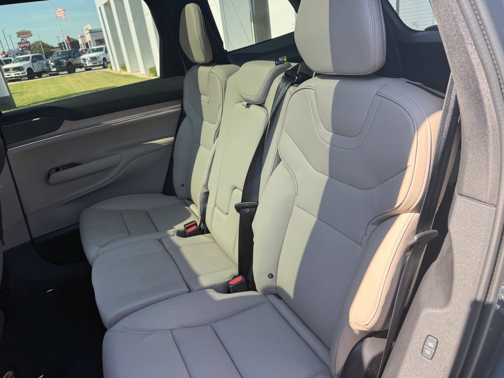 Used 2025 Volvo EX90 Ultra AWD/4WD image 12