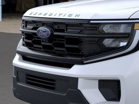 New 2025 Ford Expedition Active image 17