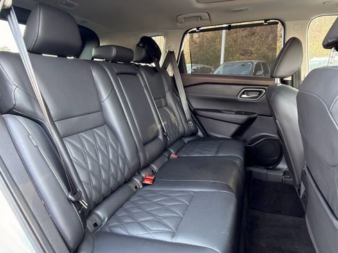 Used 2023 Nissan Rogue Platinum w/ Platinum Premium Package image 19