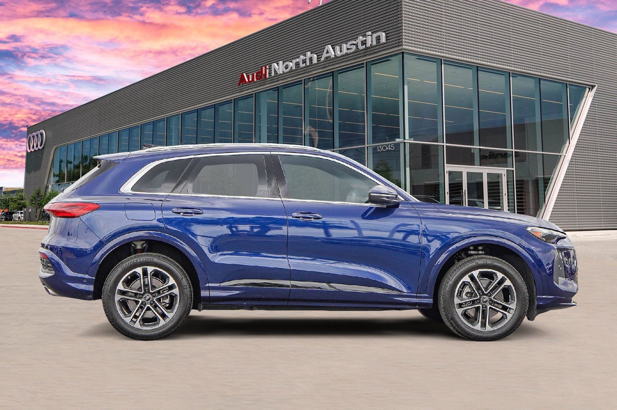 Used 2025 Audi Q5 Premium w/ Convenience Package AWD/4WD image 4