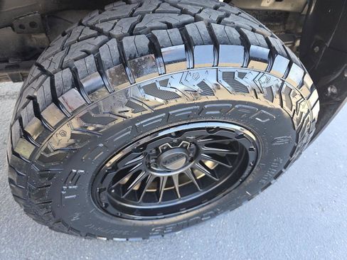 Used 2016 Toyota Tacoma TRD Off-Road w/ Premium & Technology Package image 15