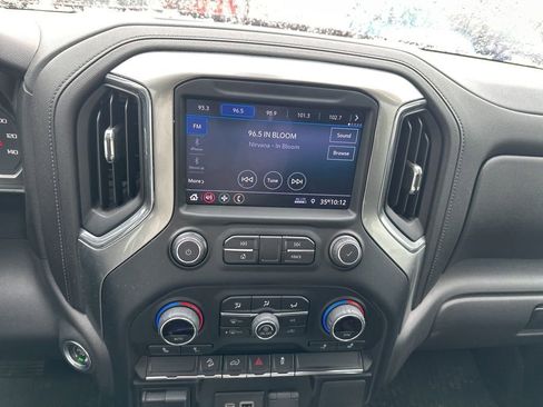 Used 2021 Chevrolet Silverado 1500 LT Trail Boss w/ Bed Protection Package image 9