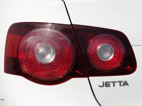Used 2010 Volkswagen Jetta Limited Edition FWD image 57