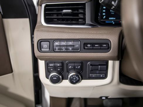 Used 2022 GMC Yukon Denali w/ Denali Premium Package AWD/4WD image 41