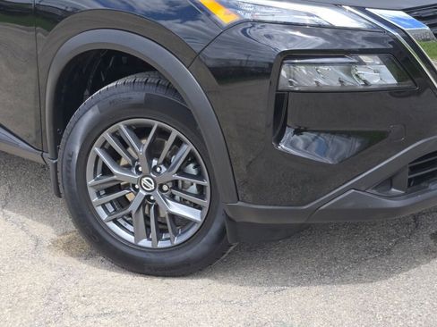 Used 2021 Nissan Rogue S FWD image 3