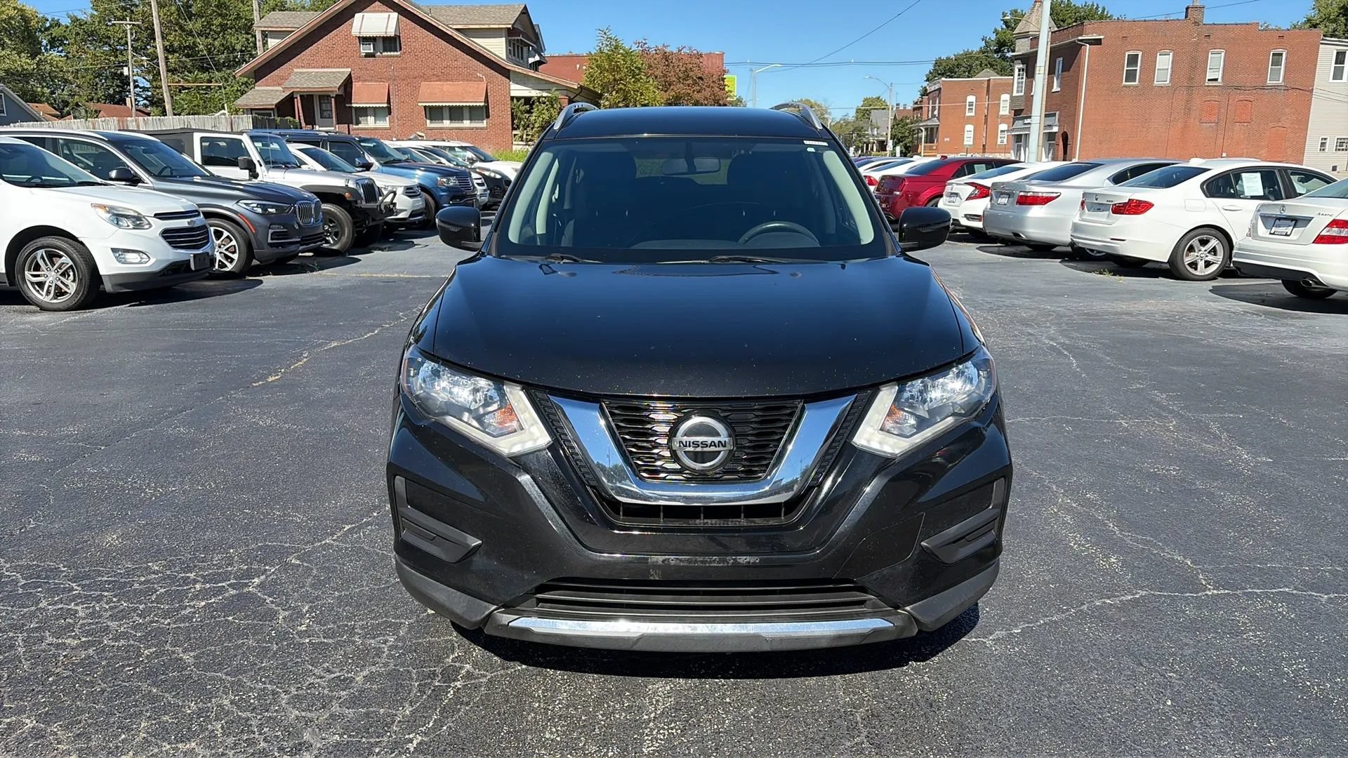 Used 2018 Nissan Rogue SV FWD image 2