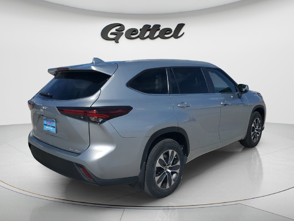Used 2025 Toyota Highlander XLE AWD/4WD image 5
