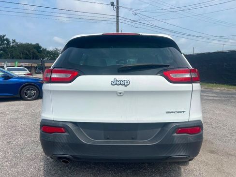 Used 2015 Jeep Cherokee Sport FWD image 5