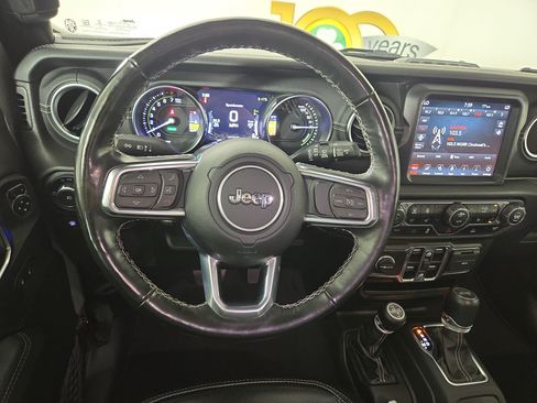 Used 2022 Jeep Wrangler Unlimited Sahara w/ Cold Weather Group AWD/4WD image 15