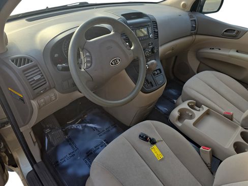 Used 2009 Kia Sedona LX image 9
