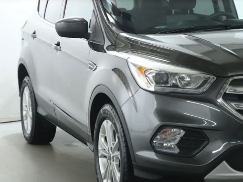 Used 2017 Ford Escape SE w/ Equipment Group 201A FWD image 8