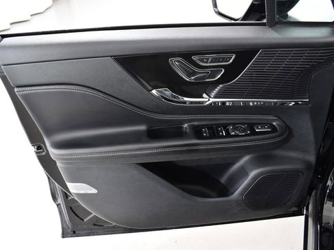 Used 2022 Lincoln Corsair AWD w/ Premium Package image 24