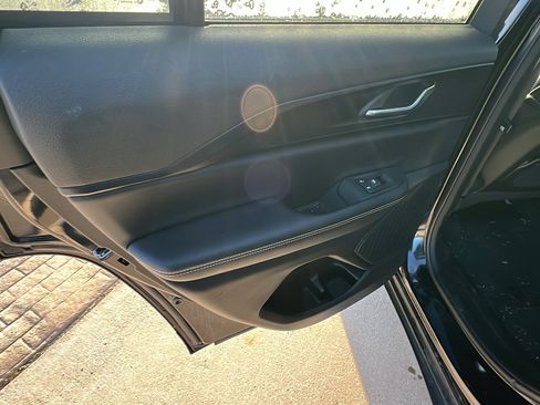 Used 2025 Jeep Grand Cherokee Altitude image 24