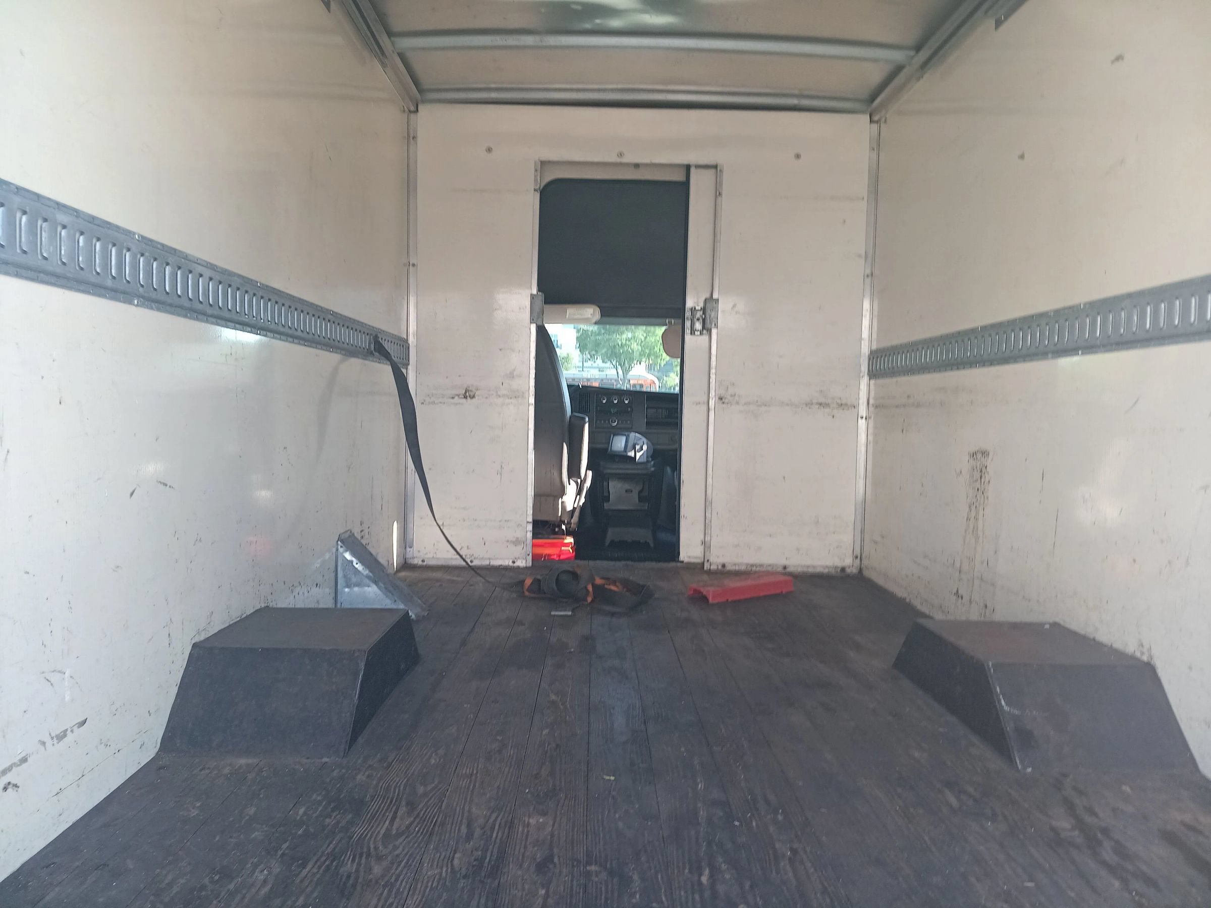 Used 2010 Chevrolet Express 3500 RWD image 12