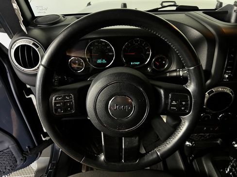 Used 2017 Jeep Wrangler Unlimited Sahara w/ Connectivity Group AWD/4WD image 9