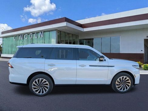 Certified 2025 Lincoln Navigator Black Label image 4