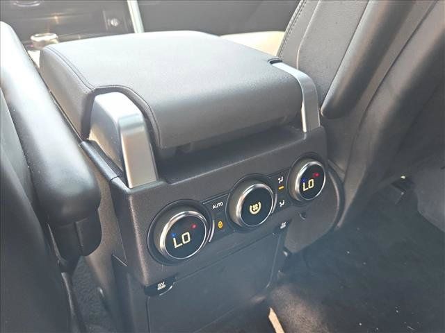 Used 2020 Land Rover Discovery HSE AWD/4WD image 17