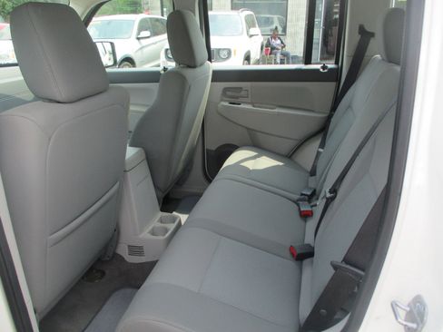 Used 2008 Jeep Liberty Sport image 9