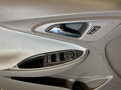 Used 2017 Chevrolet Malibu LT image 19