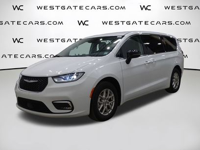 Used 2024 Chrysler Pacifica Touring-L