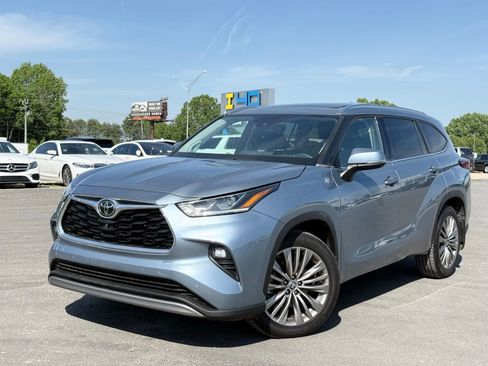 Used 2022 Toyota Highlander Platinum image 1