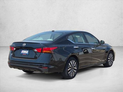 Used 2025 Nissan Altima 2.5 SV FWD image 5