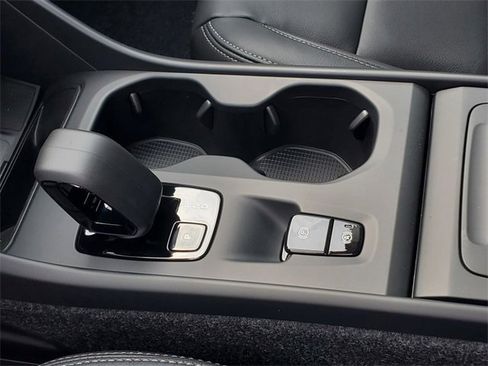 New 2026 Volvo XC40 B5 Core w/ Climate Package image 25