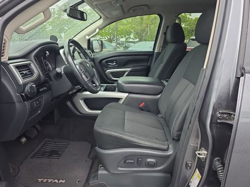 Used 2019 Nissan Titan SV w/ SV Convenience Package AWD/4WD image 14