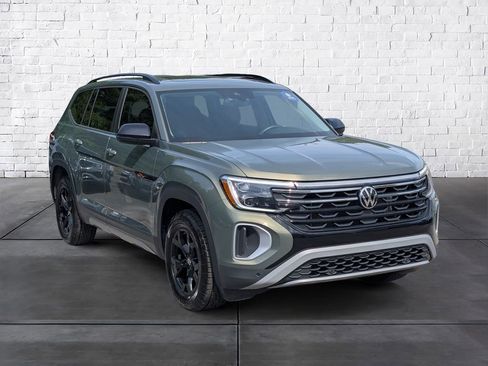 Certified 2025 Volkswagen Atlas Peak Edition SE AWD/4WD image 1