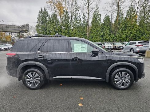 New 2025 Nissan Pathfinder SV w/ SV Premium Package image 4