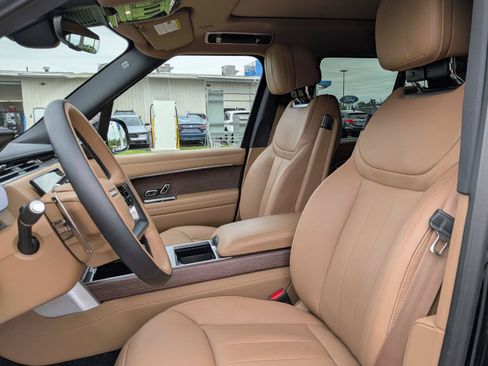 Used 2025 Land Rover Range Rover SE AWD/4WD image 12