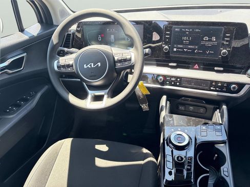 New 2025 Kia Sportage LX image 13