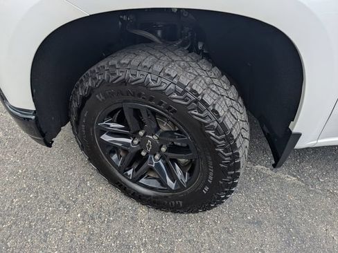 Used 2019 Chevrolet Silverado 1500 LT Trail Boss AWD/4WD image 3