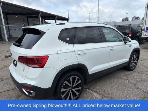 Used 2022 Volkswagen Taos SE w/ Driver Assistance Package FWD image 8