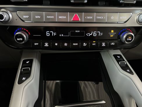 Used 2023 Kia Telluride EX w/ EX Captain's Chair Package FWD image 21