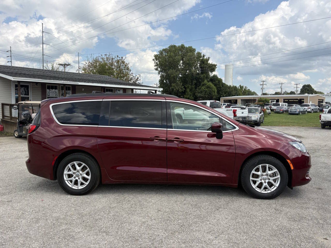 Used 2020 Chrysler Voyager Lxi FWD image 2