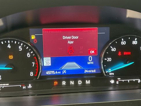 Used 2020 Ford Explorer XLT w/ Equipment Group 202A AWD/4WD image 10