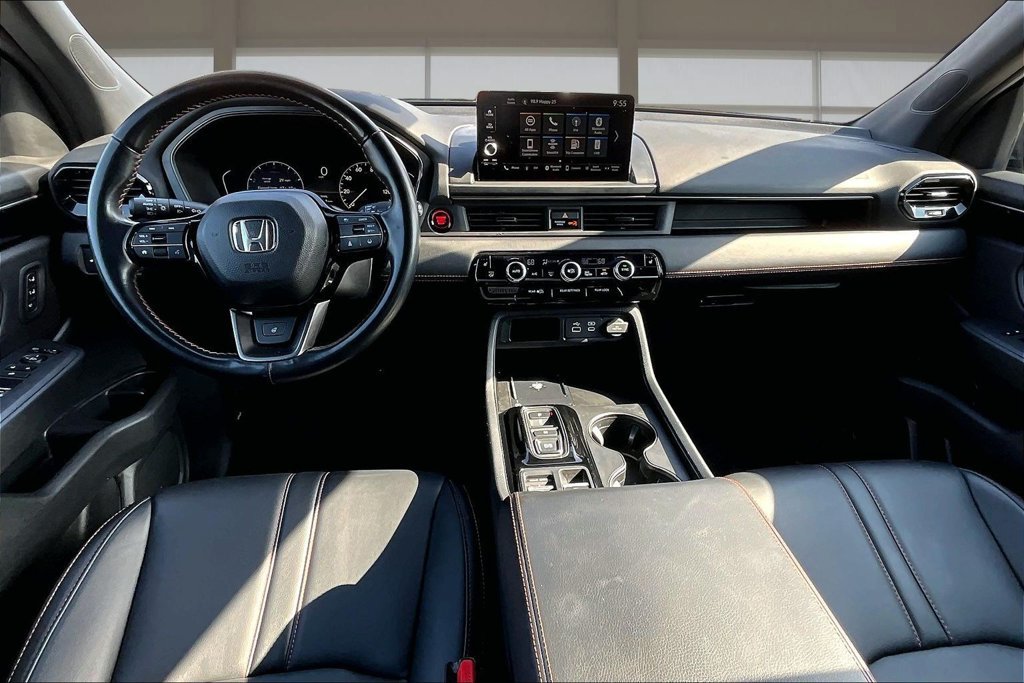 Used 2025 Honda Pilot TrailSport image 15