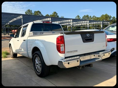 Used 2015 Nissan Frontier SV w/ SV Value Truck Package RWD image 3