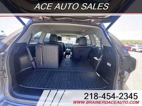 Used 2016 Toyota Highlander XLE AWD/4WD image 21